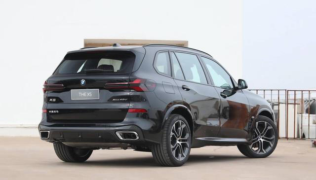 实拍宝马X5，轴距超3米1，入门配2.0T+8AT动力，选它还是新势力？