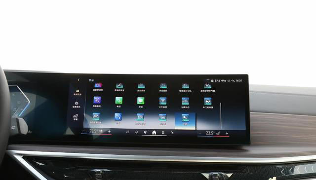 实拍宝马X5，轴距超3米1，入门配2.0T+8AT动力，选它还是新势力？