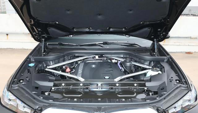 实拍宝马X5，轴距超3米1，入门配2.0T+8AT动力，选它还是新势力？