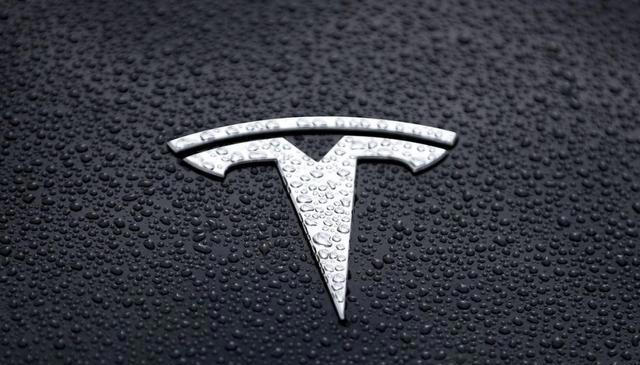 “啥都没有”的特斯拉，为啥大厂程序员都爱买？太知道同行水平了