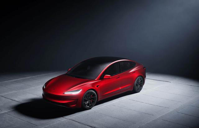 “啥都没有”的特斯拉，为啥大厂程序员都爱买？太知道同行水平了