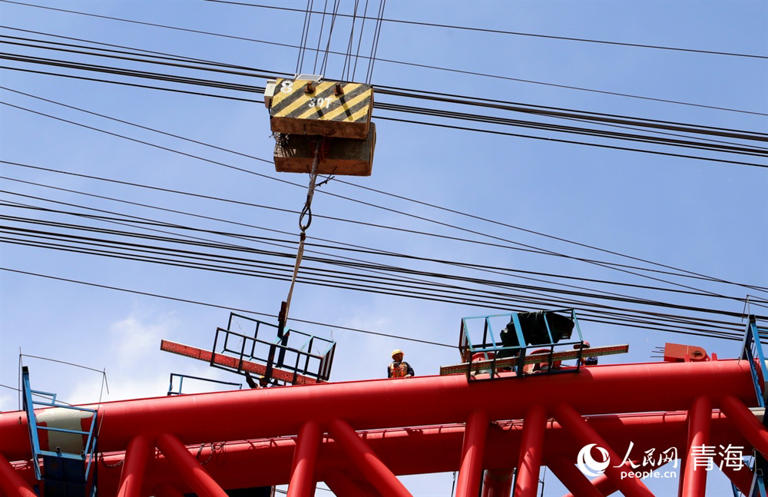 黄河浪尖架通途