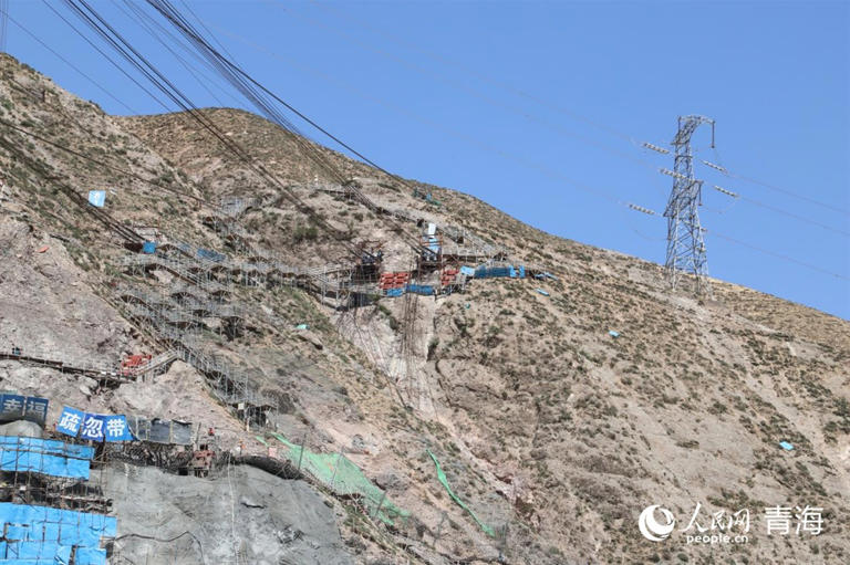 黄河浪尖架通途