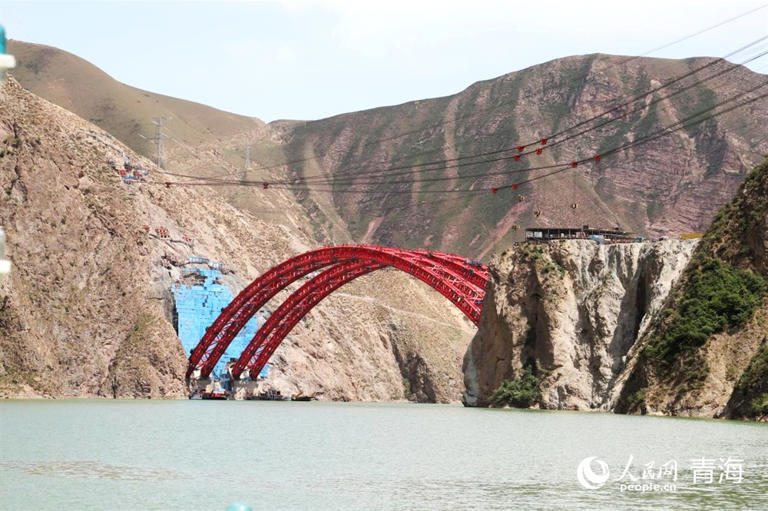 黄河浪尖架通途