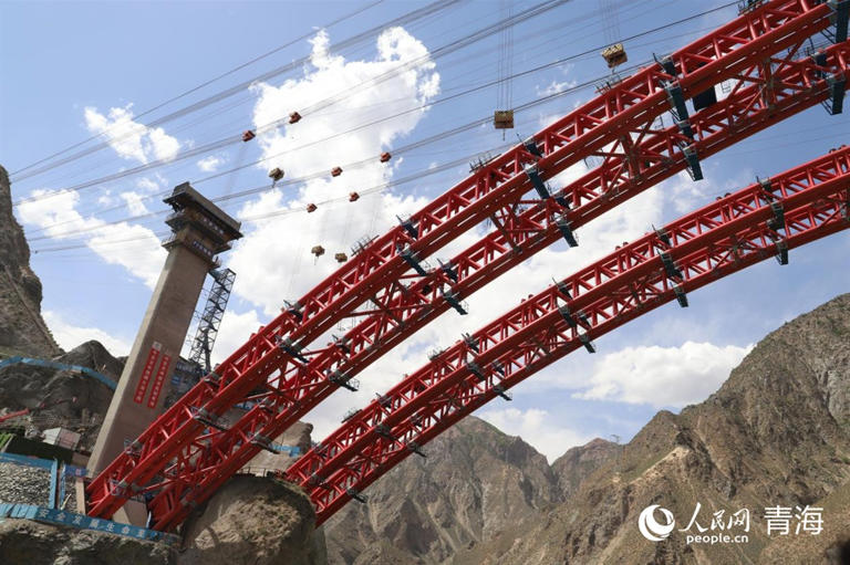 黄河浪尖架通途