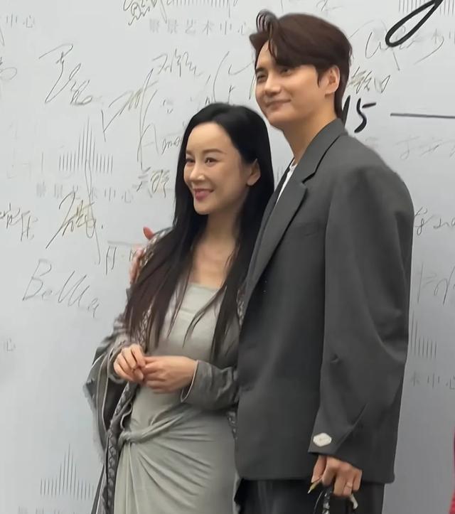 张檬金恩圣参加婚礼，离开滤镜和美颜，张檬看起来像老了十几岁