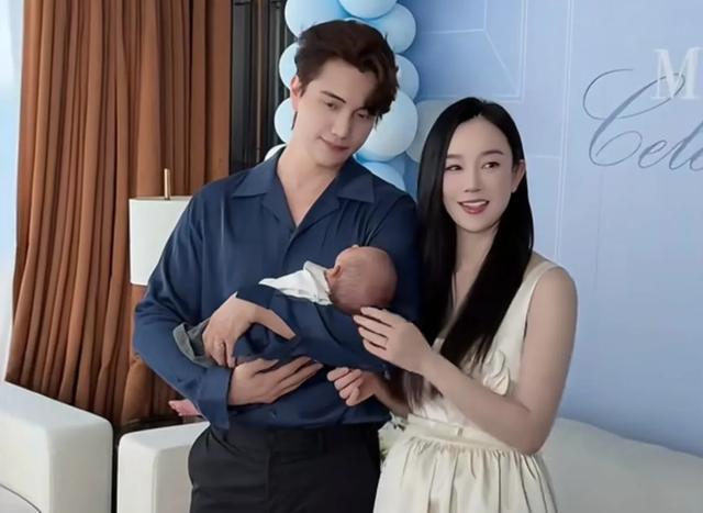 张檬金恩圣参加婚礼，离开滤镜和美颜，张檬看起来像老了十几岁