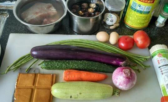 家常炸酱面秒变美味秘籍，3种酱料混搭，香到邻居敲门？