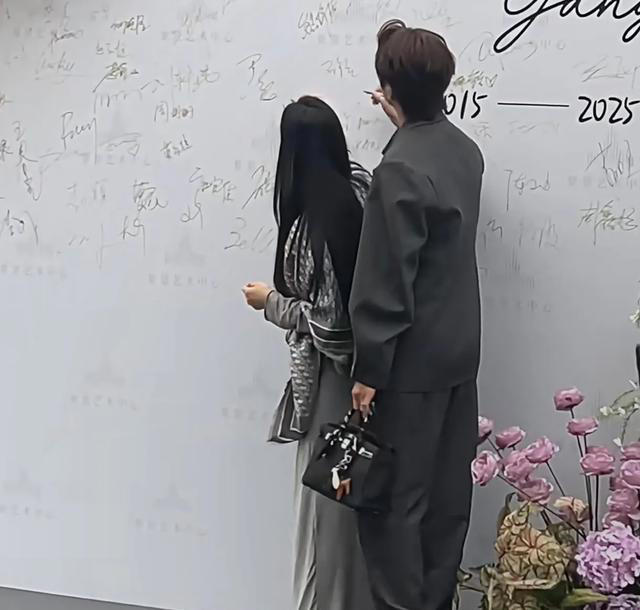 张檬金恩圣参加婚礼，离开滤镜和美颜，张檬看起来像老了十几岁