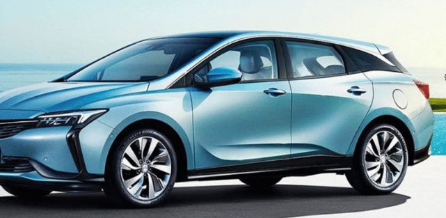 又一合资车放弃“尊严”了！从近20万降至8.58万，性价比完胜比亚迪秦