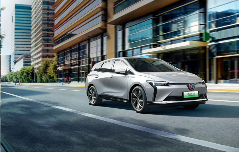 又一合资车放弃“尊严”了！从近20万降至8.58万，性价比完胜比亚迪秦