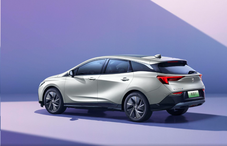 又一合资车放弃“尊严”了！从近20万降至8.58万，性价比完胜比亚迪秦