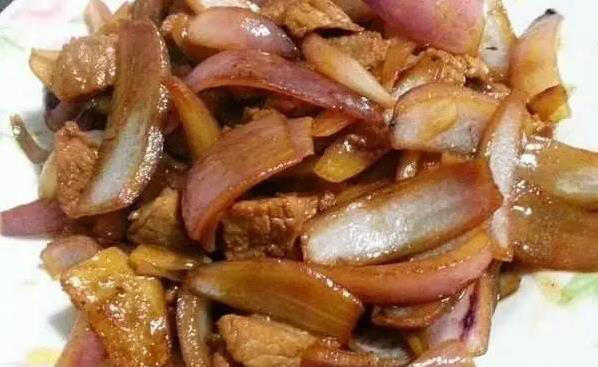 洋葱炒牛肉全攻略：不焯水有妙招，顺序错肉老，嫩滑秘诀在这
