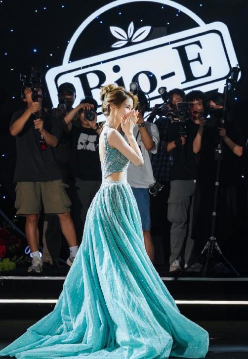 Angelababy澳门生图阅读量破4800万！网友：这张脸太「权威」了