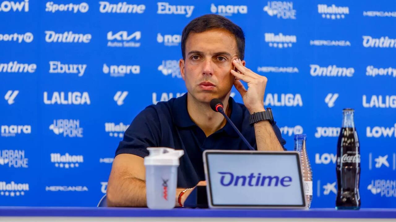  带队降级却仍被全场球迷高呼留下，博尔哈泪洒发布会现场 