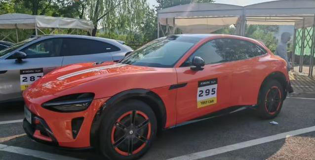 小米YU7熔岩橙首亮相，颜值吊打豪车，25万真能买到？