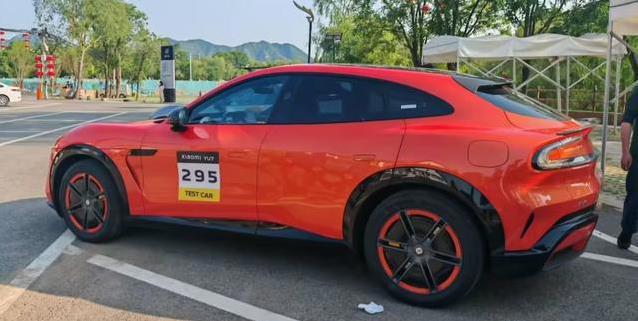 小米YU7熔岩橙首亮相，颜值吊打豪车，25万真能买到？