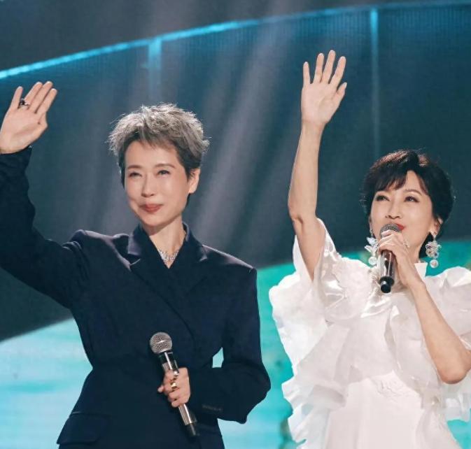 没有不透风的墙，一则动态暴露叶童赵雅芝真实关系，终是走到这天