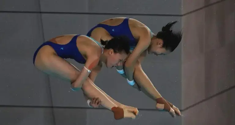 陈芋汐和新搭档夺冠领奖，台下全红婵成遗憾，她的预言似乎成真了