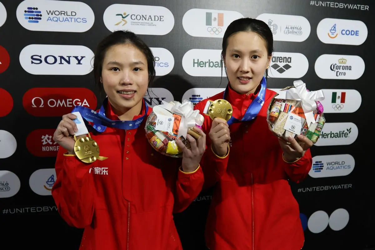 陈芋汐和新搭档夺冠领奖，台下全红婵成遗憾，她的预言似乎成真了