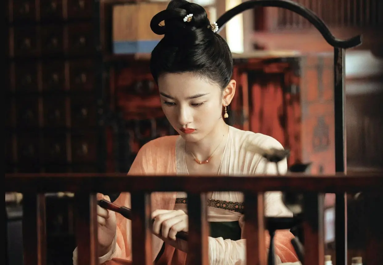 白鹿新剧《莫离》未拍先火！古装造型引期待，看到男主：心动了！