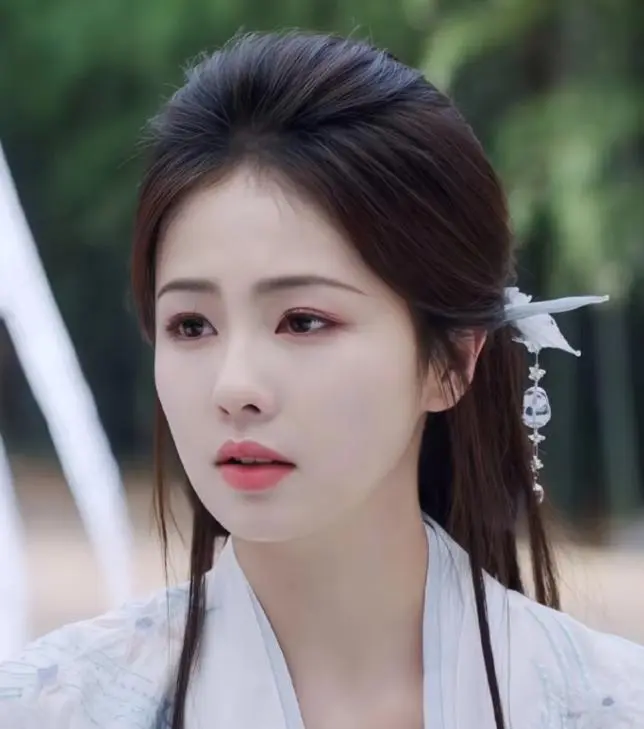 白鹿新剧《莫离》未拍先火！古装造型引期待，看到男主：心动了！