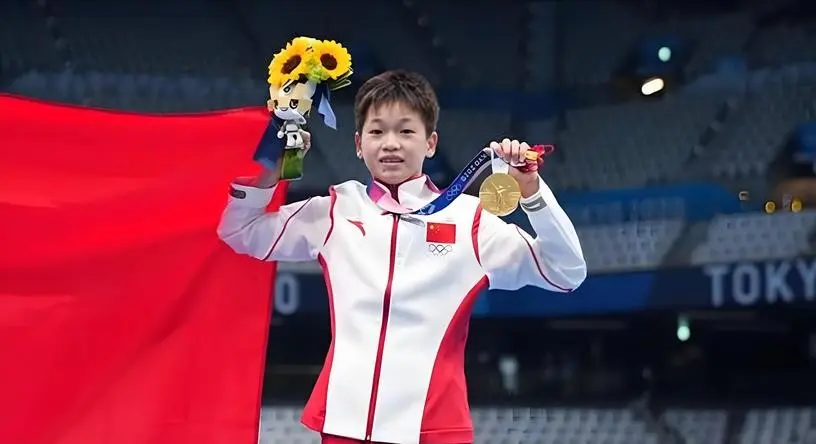 陈芋汐和新搭档夺冠领奖，台下全红婵成遗憾，她的预言似乎成真了