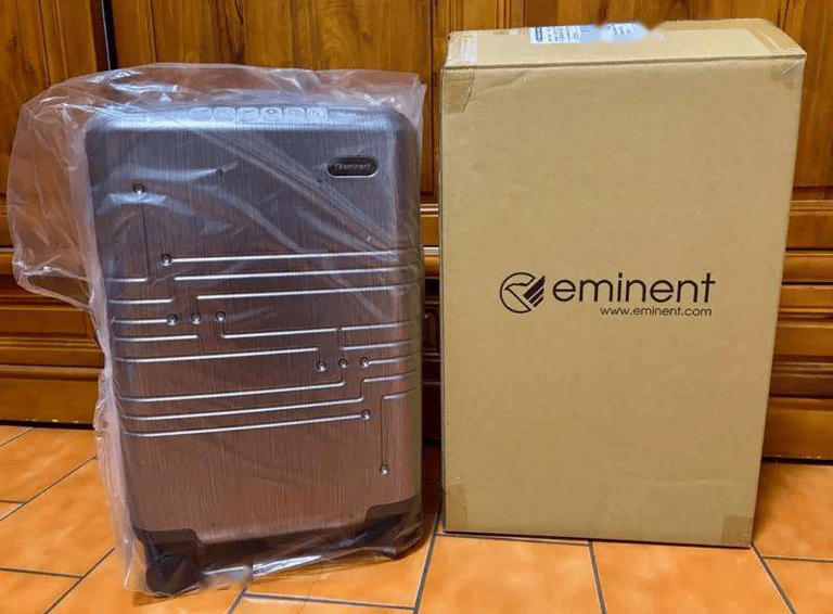 台积电定制款行李箱爆火，员工专属竟被炒至12万人民币？