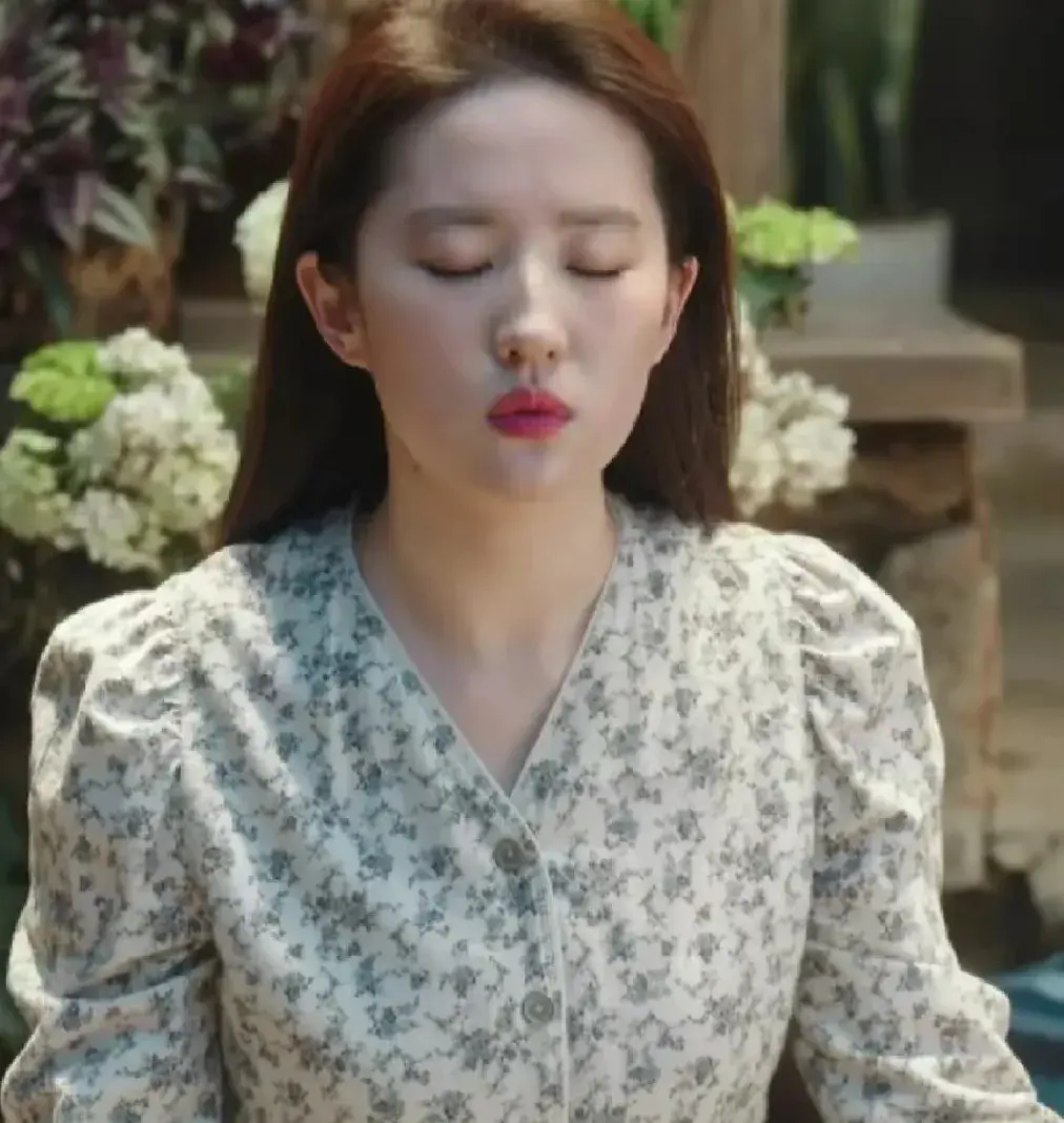 都是创新剧，刘亦菲成第一个吃螃蟹的人，赵丽颖却步杨幂后尘