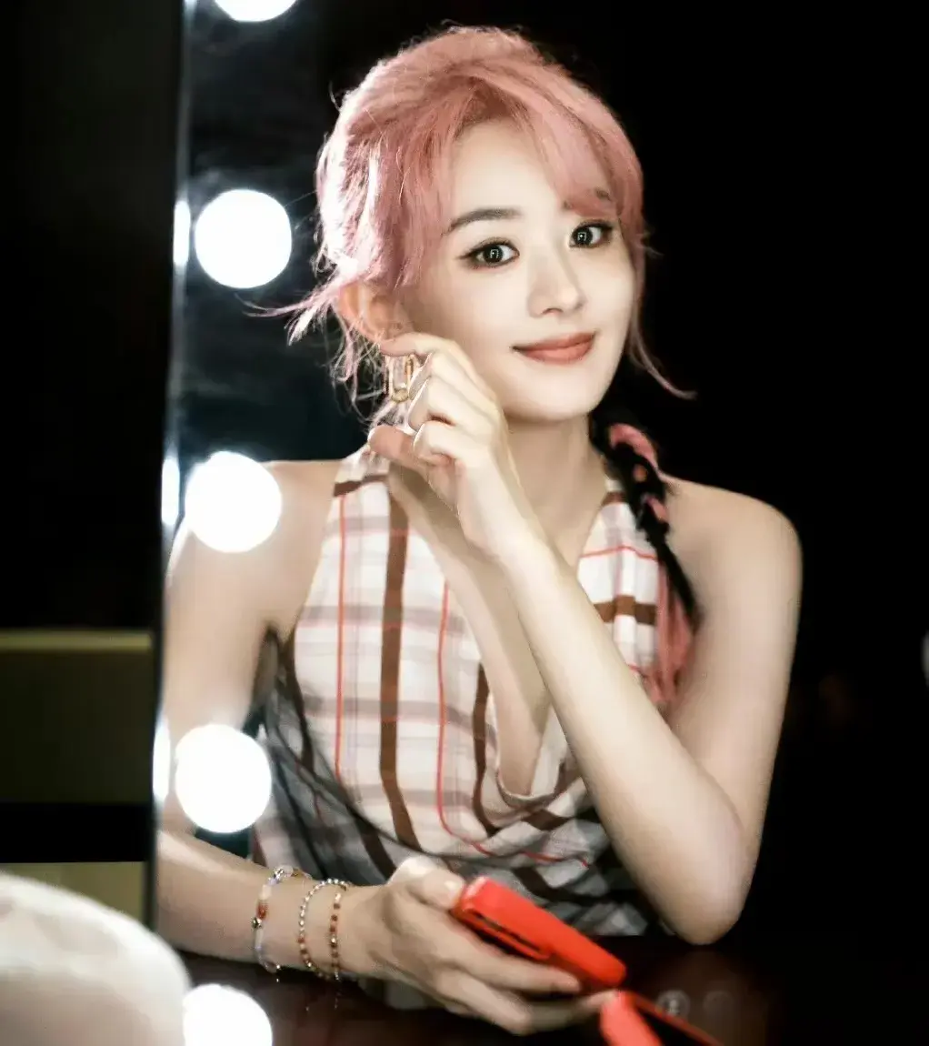 都是创新剧，刘亦菲成第一个吃螃蟹的人，赵丽颖却步杨幂后尘