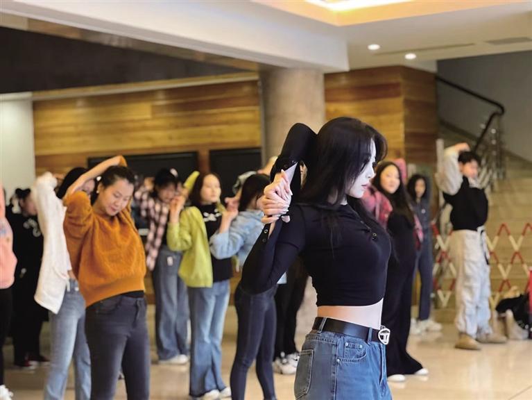 ���ͮ��ӵ���Ȱ� Ŭ�����赸�������Ź�â