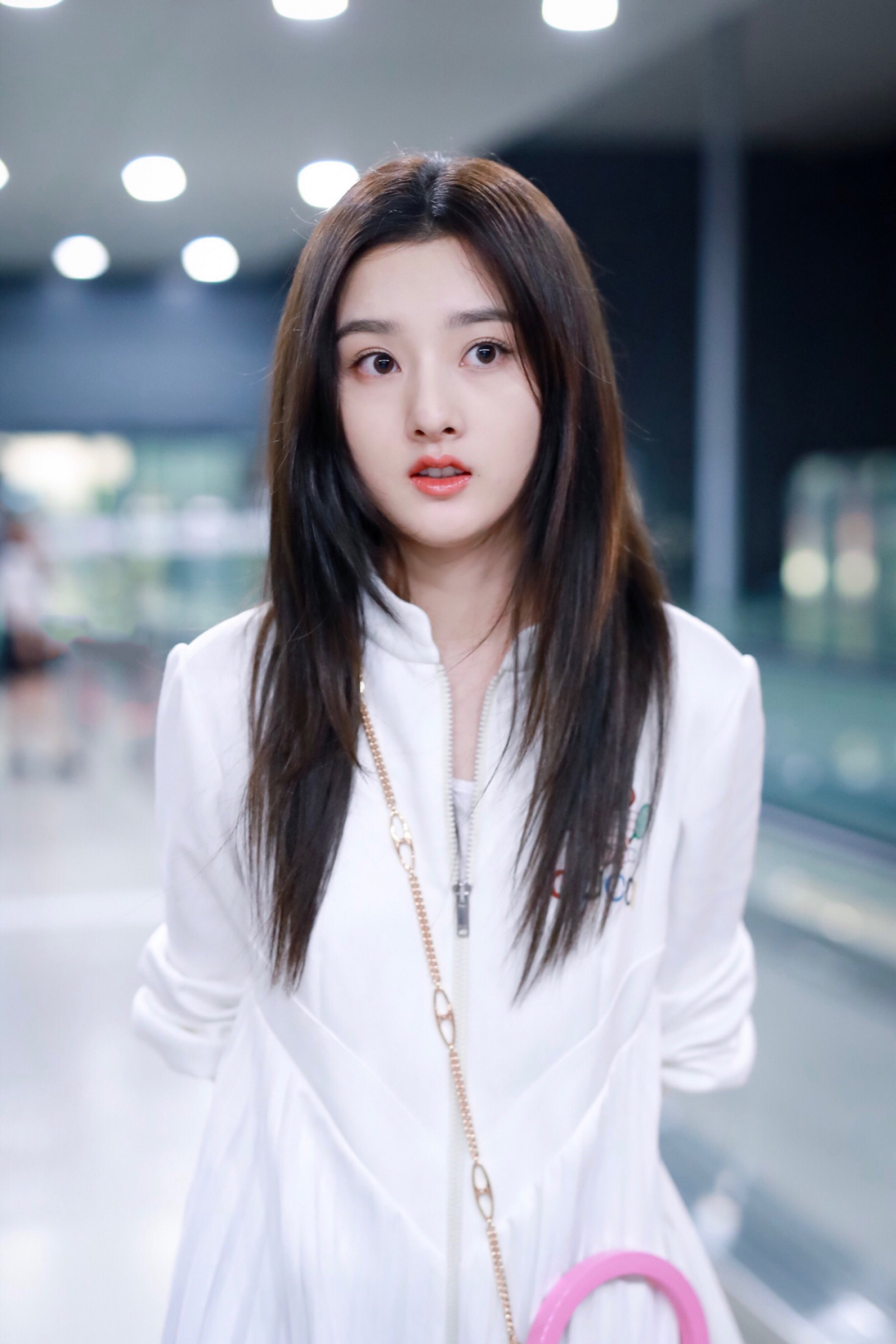 宋祖儿《聊斋》树妖造型引发热议，眼尾一滴泪，施法瞬间惊艳