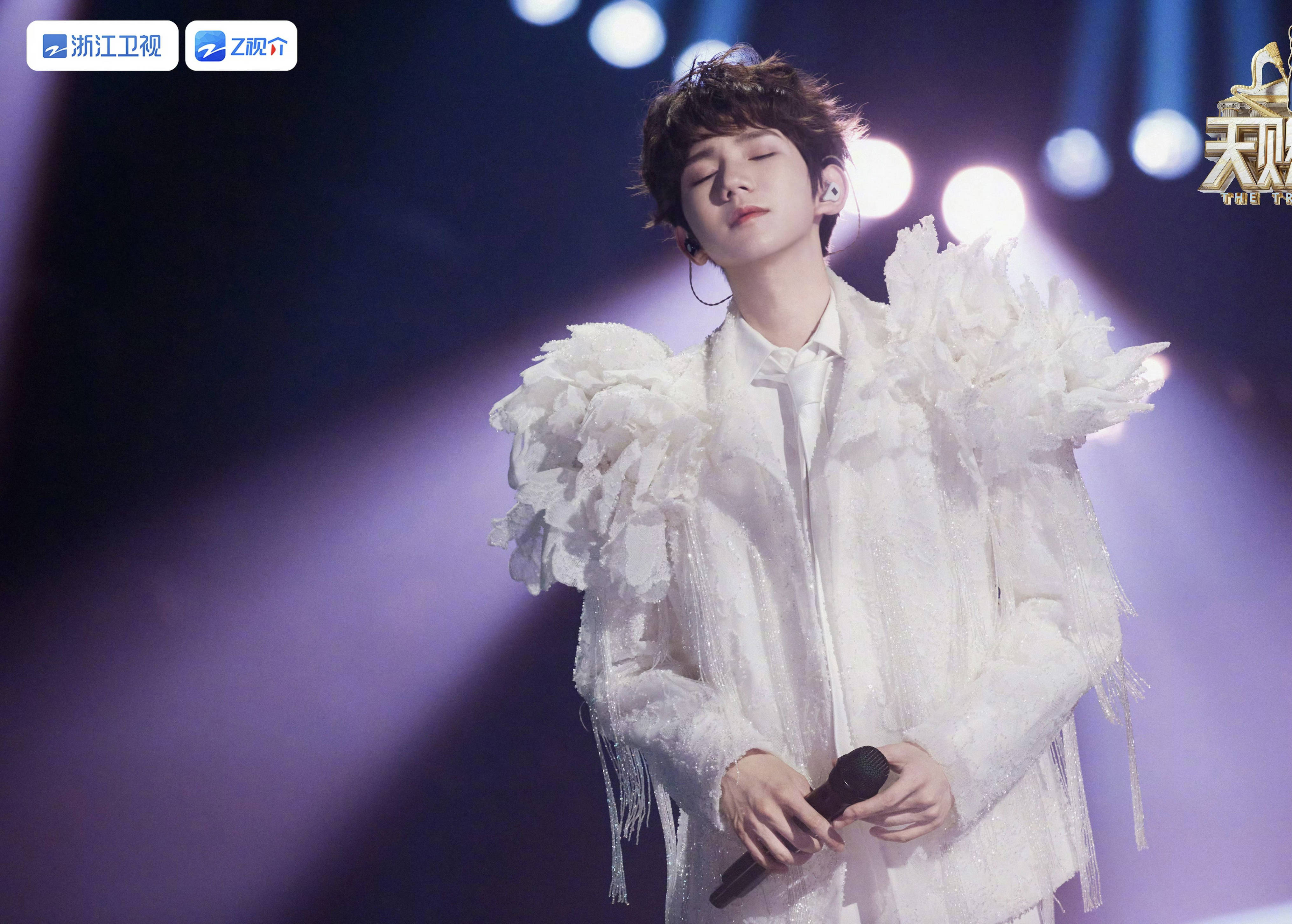 马嘉祺遭质疑、单依纯热度高，《歌手2025》在争议中迎来流量狂欢