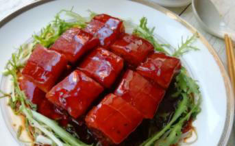 不用去餐厅，自己在家做出红烧肉，一定比外面的更好吃！