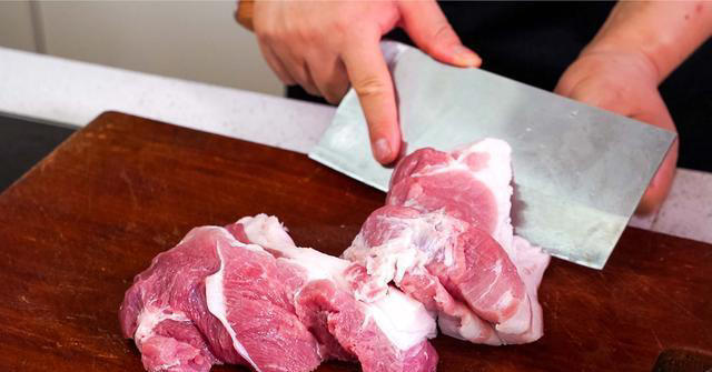 炸酥肉到底是用面粉还是淀粉？分享好吃做法，酥脆好吃不回软