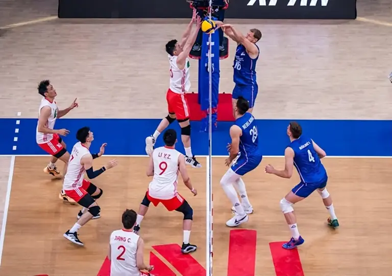 3-2！世界第4让二追三，亚洲劲旅遭大逆转，男排轰出单局39-37！