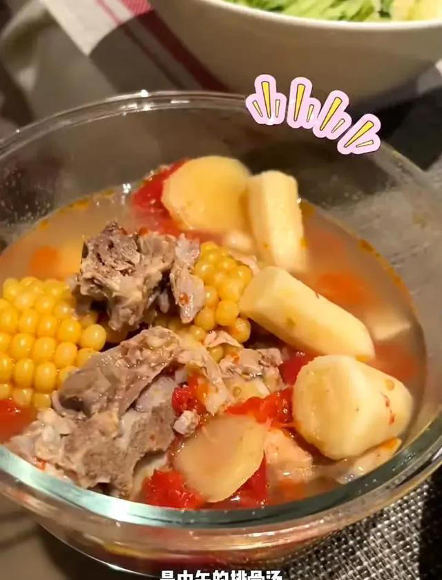 43岁车晓北京别墅庆生，用剩饭剩菜招待闺蜜，离婚后生活超滋润！