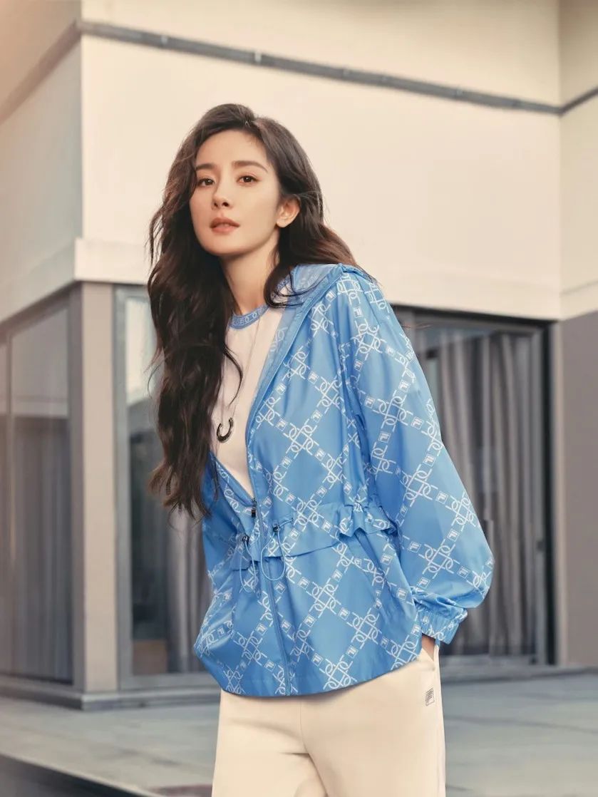 杨幂非遗封面引全网热议，传统与现代碰撞出年轻人最爱的文化火花