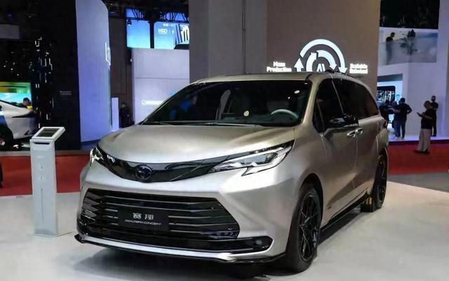 丰田这次“低头”了！曾加价4万，如今跌到21万！近5米2喝92油