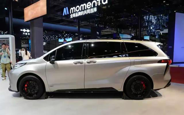 丰田这次“低头”了！曾加价4万，如今跌到21万！近5米2喝92油