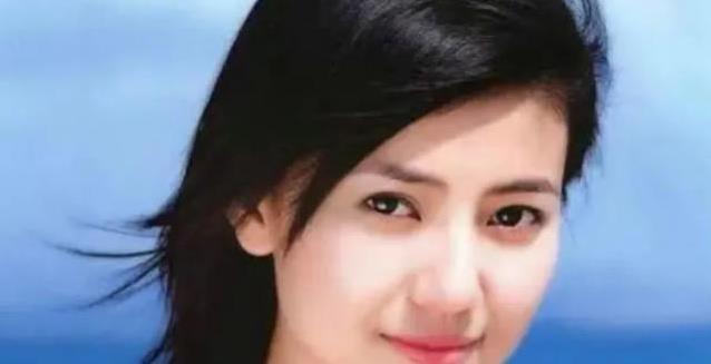 17岁逛街被星探看中，她拍广告火遍全国，却只想好好读书