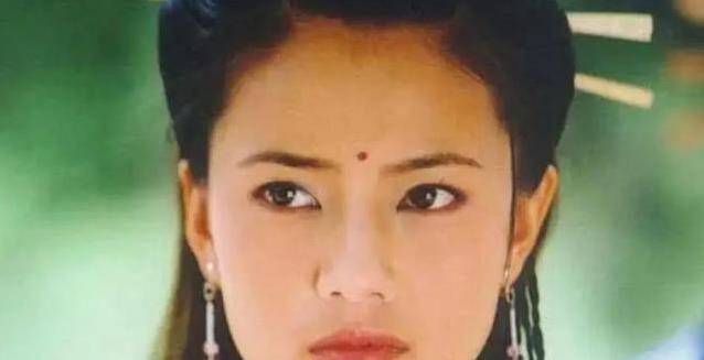 17岁逛街被星探看中，她拍广告火遍全国，却只想好好读书