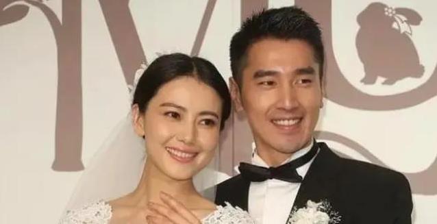 17岁逛街被星探看中，她拍广告火遍全国，却只想好好读书