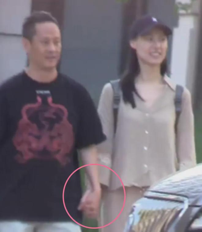 梁洛施马浴柯恋情坐实！女方大儿子成帅小伙，戴眼镜像爷爷李嘉诚