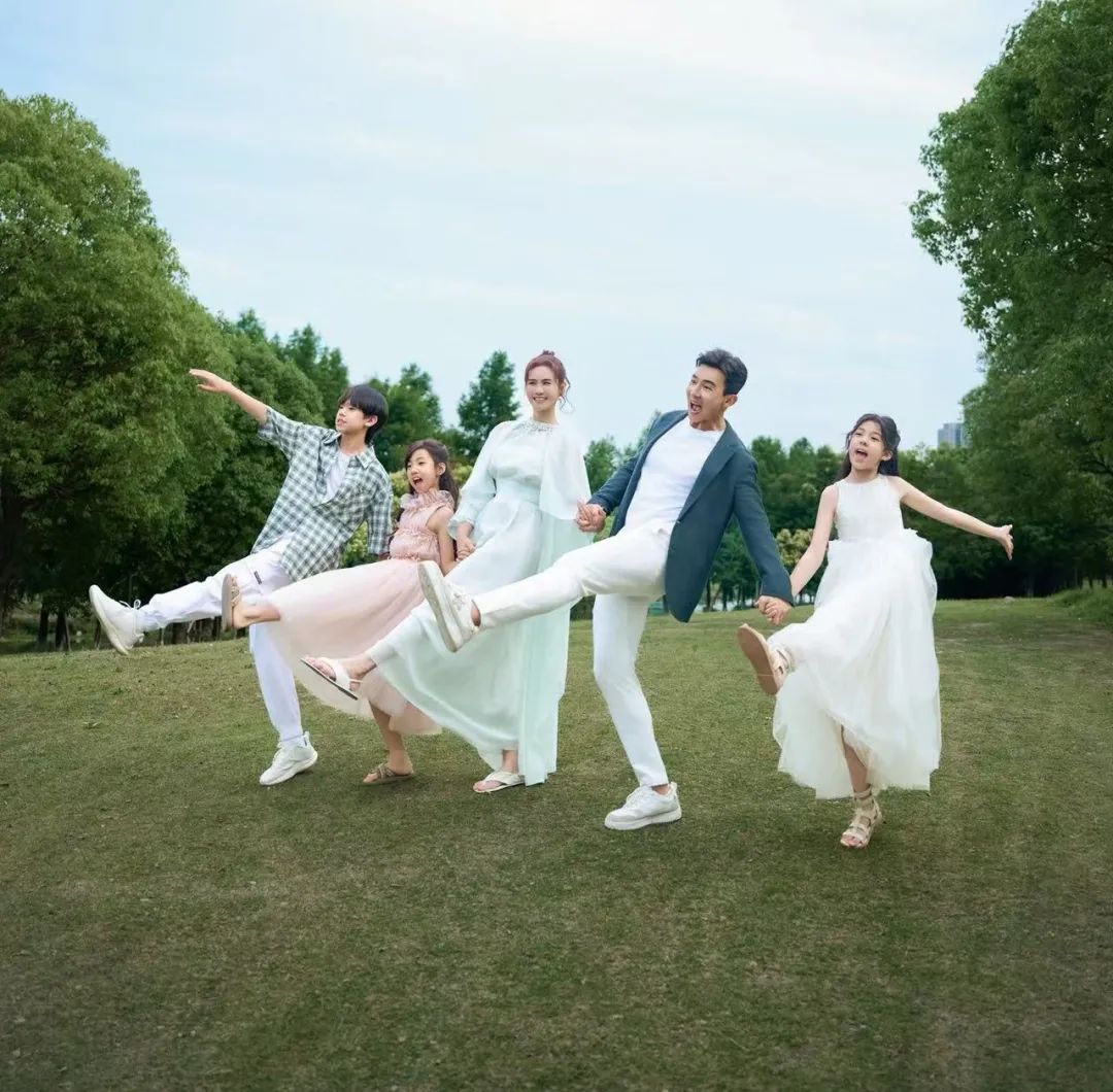 刘畊宏晒大女儿毕业照，12岁小泡芙越长越标致变女神，很有台偶女主气质