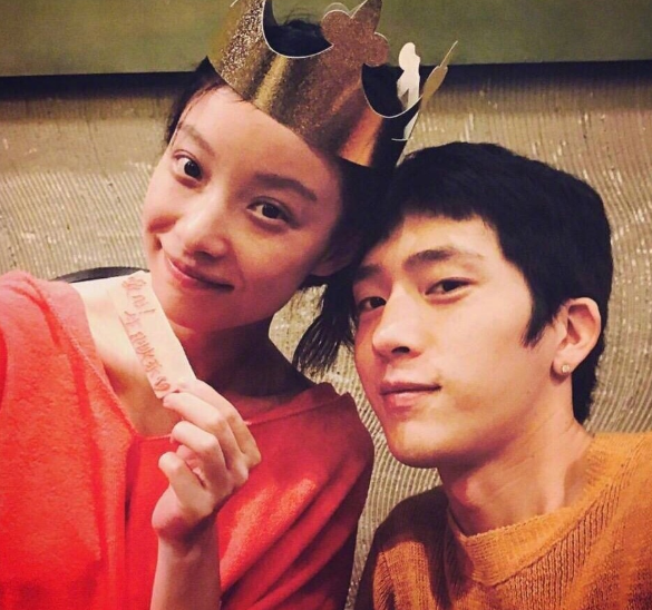 36岁井柏然豪宅意外曝光，冷淡“水泥风”好时髦，第一眼看还以为毛坯房