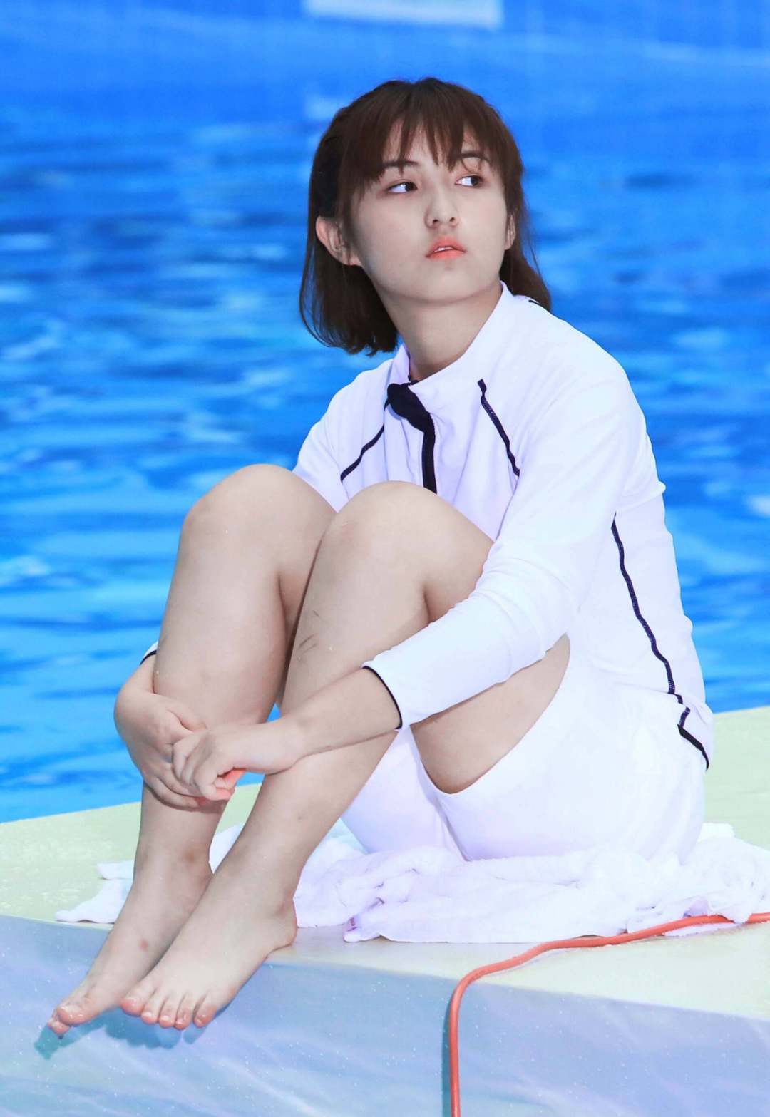 21岁的张子枫踩20厘米恨天高走红毯，网友大喊：妹妹变女王了！