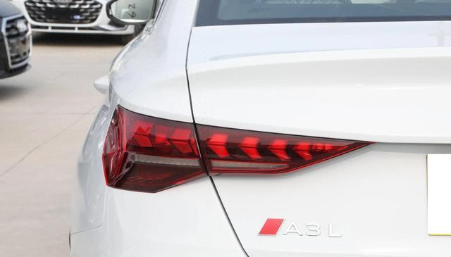 感受下奥迪的“诚意”！降到12万多，标配LED大灯，性价比确实高