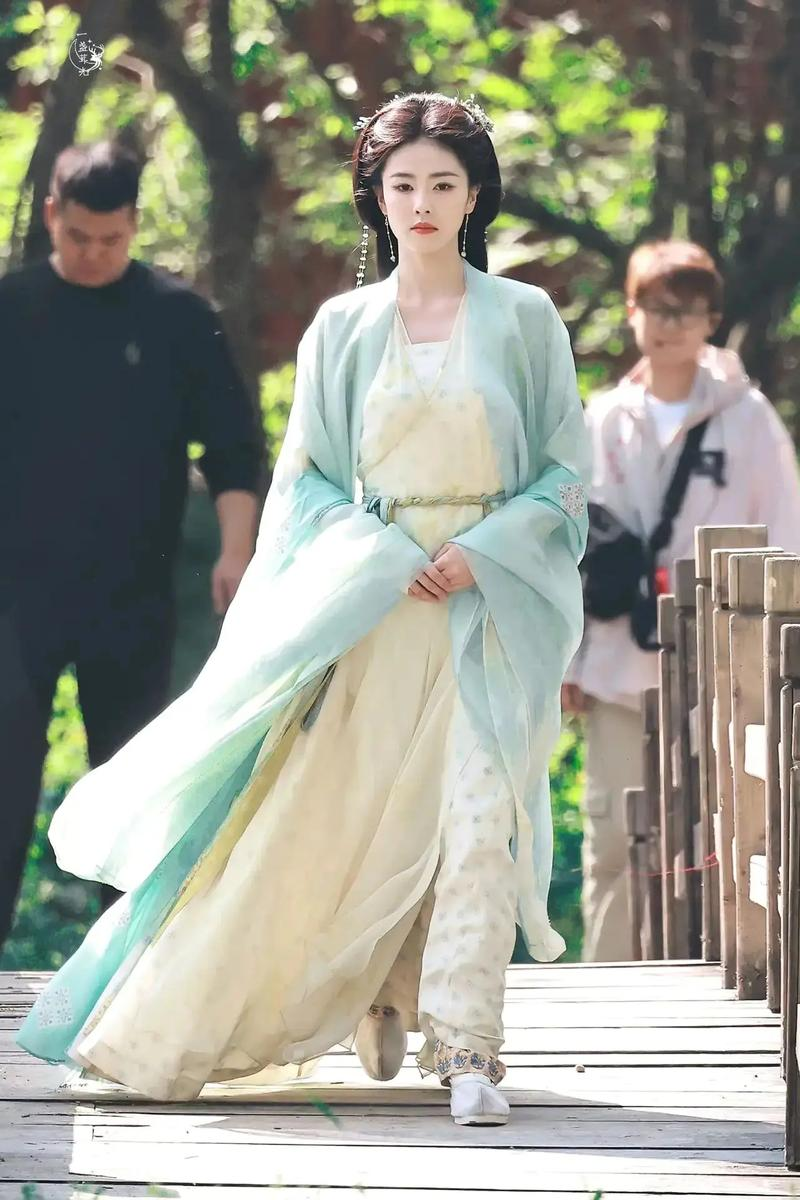 Lancome兰蔻广角羽扇防晕染睫毛膏（天鹅颈睫毛膏）【图片_价格_报价_品牌_怎么样】, image size:768x1152