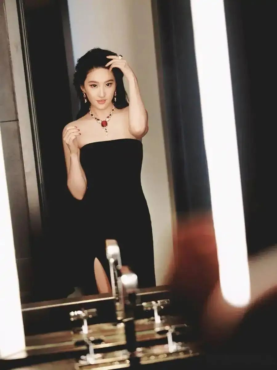 红宝石般的蜂鸟- 马丁·约翰逊·海德| FeelTheArt, image size:768x1024